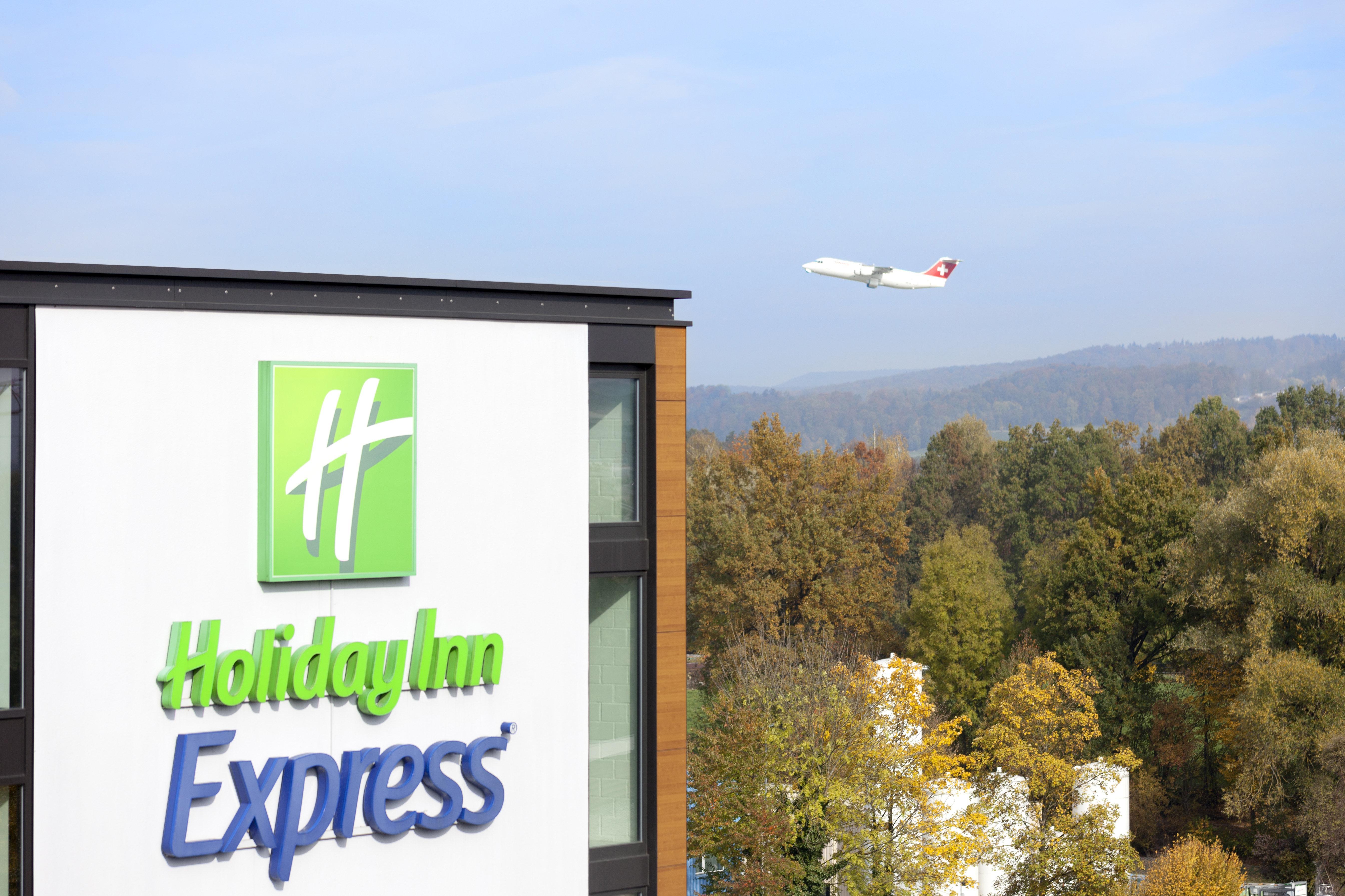 Holiday Inn Express Zurich Airport, An Ihg Hotel Рюмланг Экстерьер фото